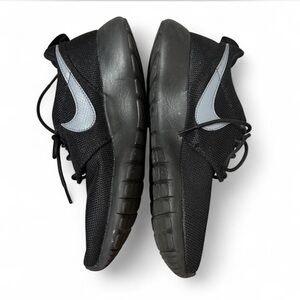 Nike Roshe Sneakers